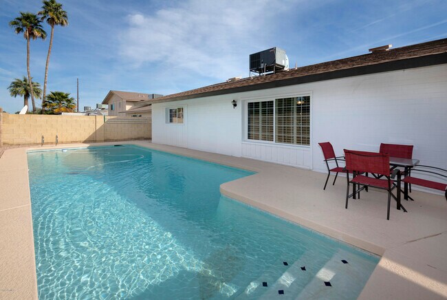 Foto del edificio - 8718 E Weldon Ave