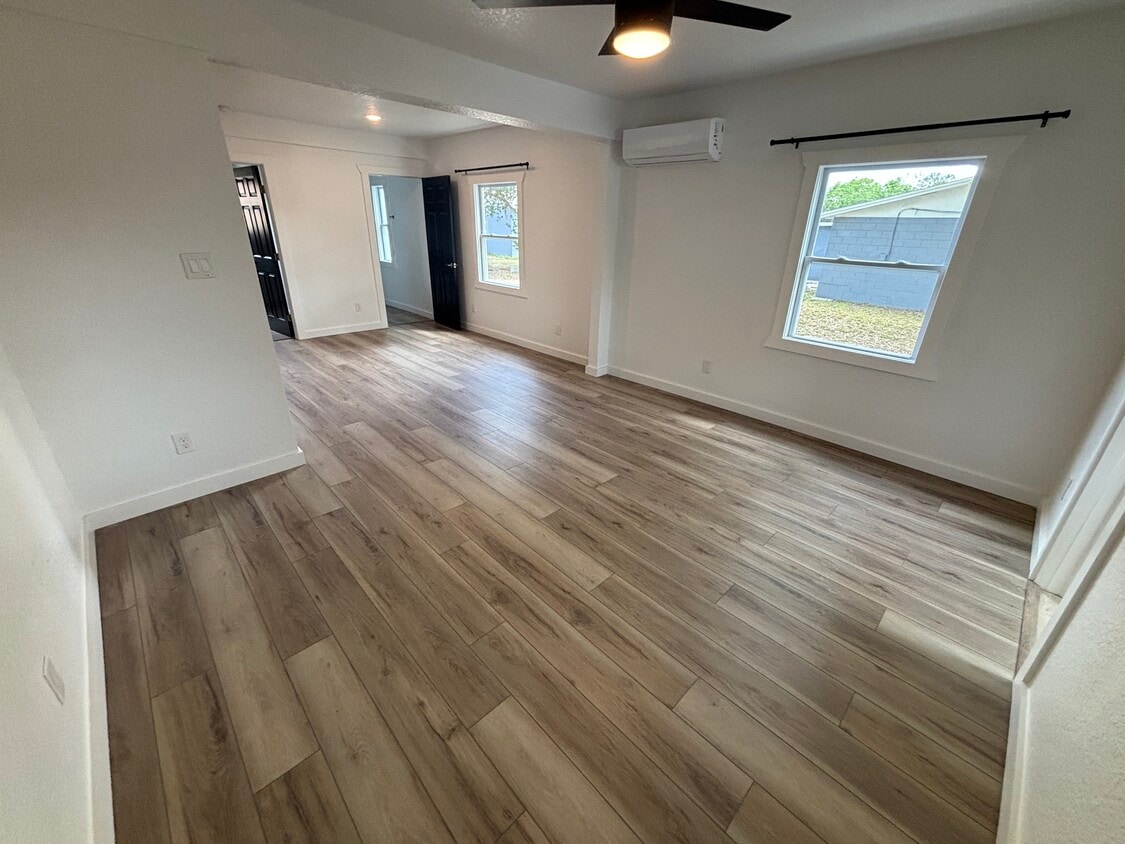 Foto principal - 150 S Nekoma Ave