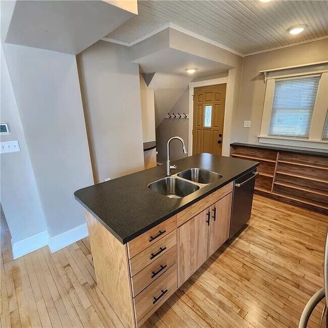 Foto del edificio - 941 Summer St