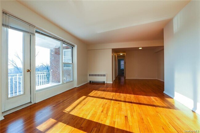 Foto del edificio - 730 Pelham Rd