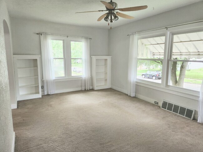 Living Room (view 1) - 1026 Emerson Ave