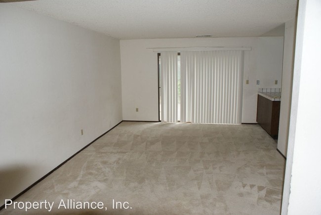 Building Photo - 4 br, 2 bath House - 3716 Black Feather Drive