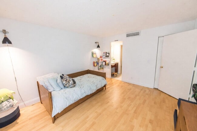 Foto del edificio - 501 SW 11th Pl