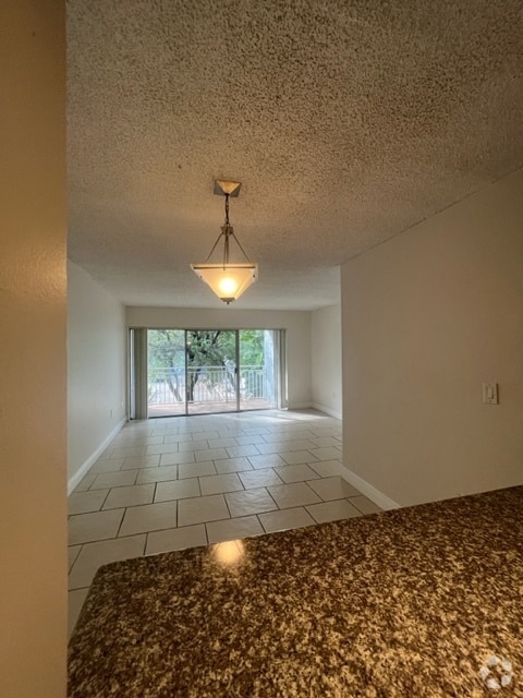 Building Photo - 9351 Fontainebleau Blvd