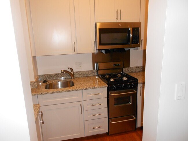Building Photo - 28 Haviland St