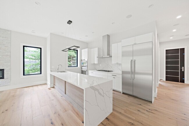 Foto del edificio - 94 Thurston Rd