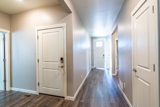 Building Photo - 5230 Janga Dr