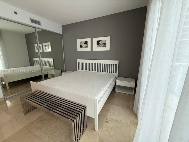 Building Photo - 1050 Brickell Ave