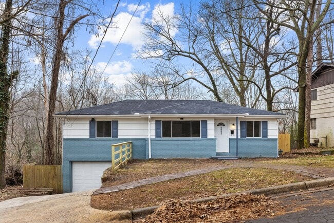 Foto del edificio - Newly Renovated 4 Bedroom, 2 Bath Home