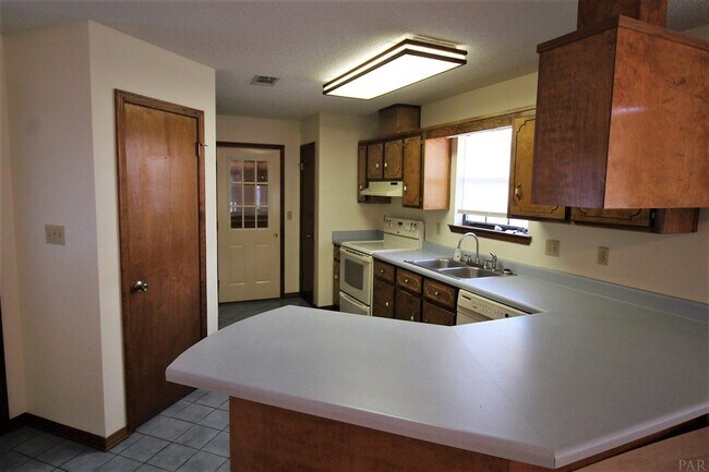 Building Photo - 6407 Lake Charlene Ln