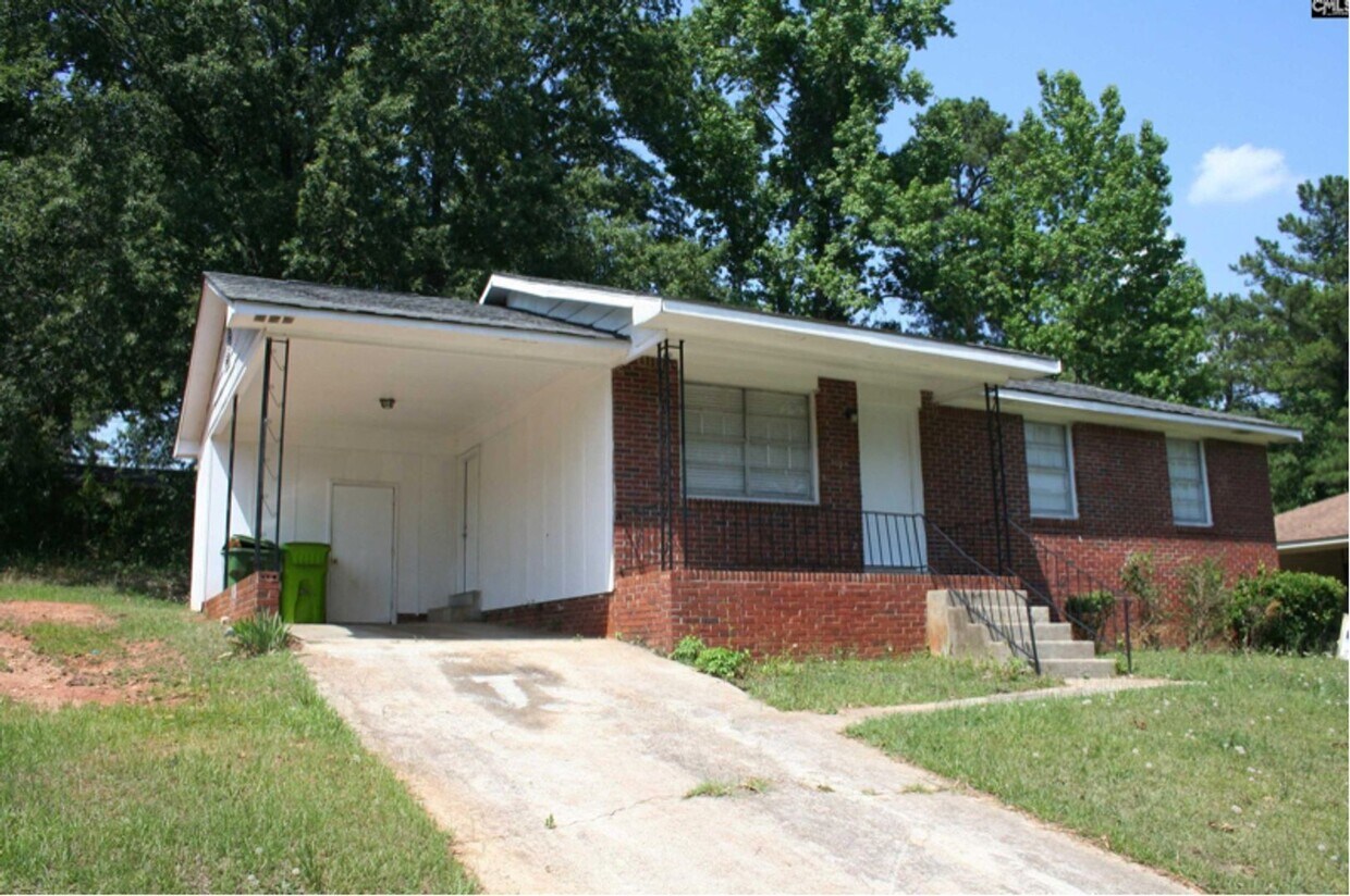 Foto principal - 3 Bedroom 1 Bath with Carport