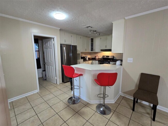 Foto del edificio - 6520 Pinebrook Dr