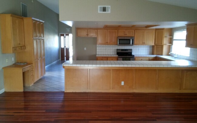 Building Photo - Custom 3 Bd 2ba Home at River Oaks Community