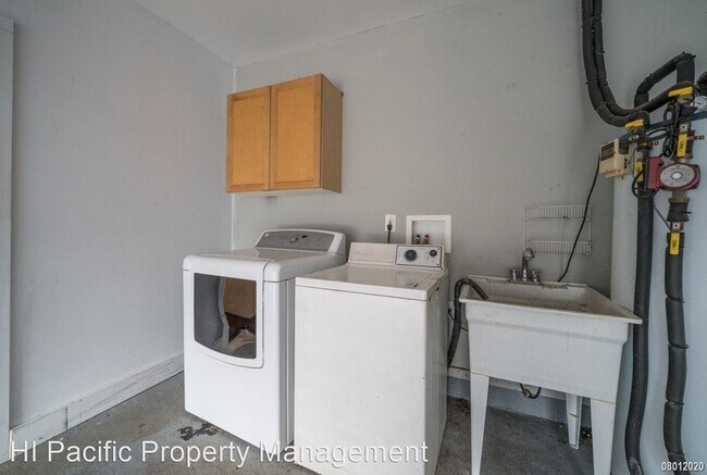 Building Photo - 3 br, 1.5 bath House - 910 Neal Ave.