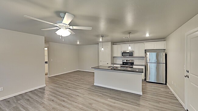 Photo - 3 Bedroom 2 Bath Duplex With 2 Car Garage ... House