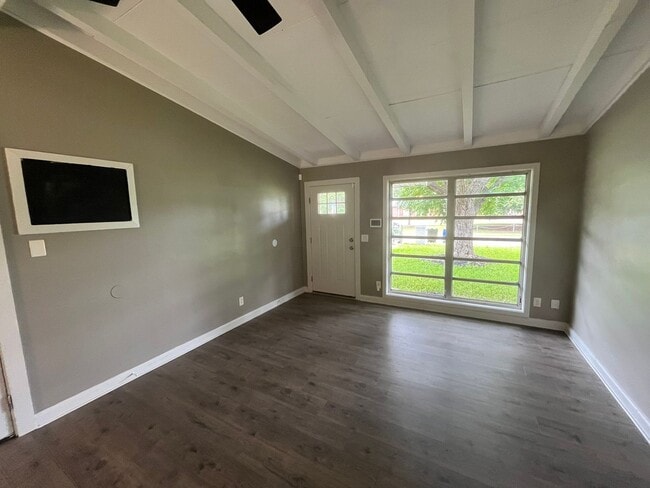 Building Photo - 2503 Broadmoor Dr