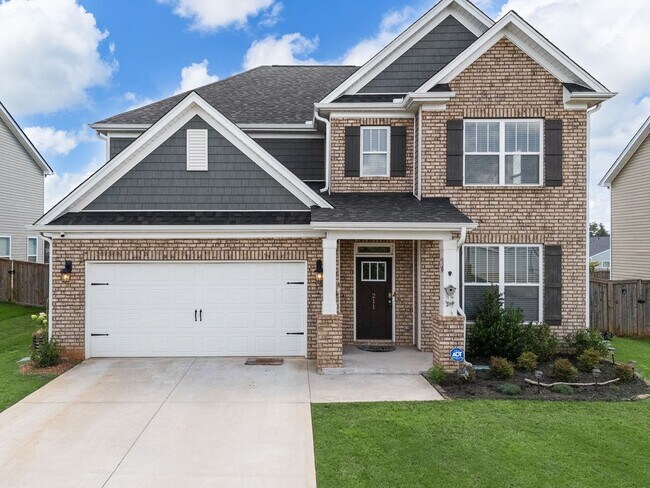 Foto del edificio - Premier Greenville Living: Stunning 4 Bed (Master on the Main), 3.5 Bath Home, NO APPLICATION FEE...