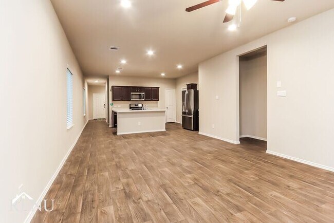 Foto del edificio - 2407 Heeney Pk Ln