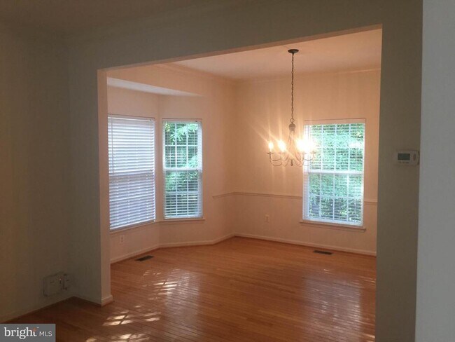 Foto del edificio - 5641 Eppes Island Pl