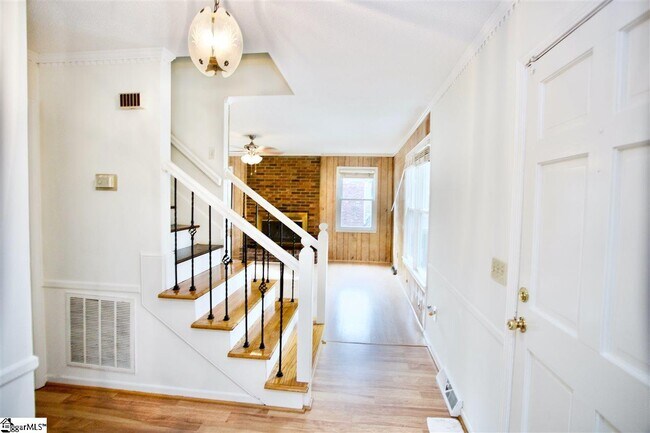 Building Photo - 114 Canebrake Dr