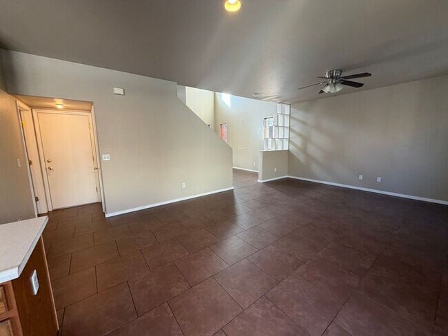 Foto del edificio - 2340 Sapphire Ridge Way