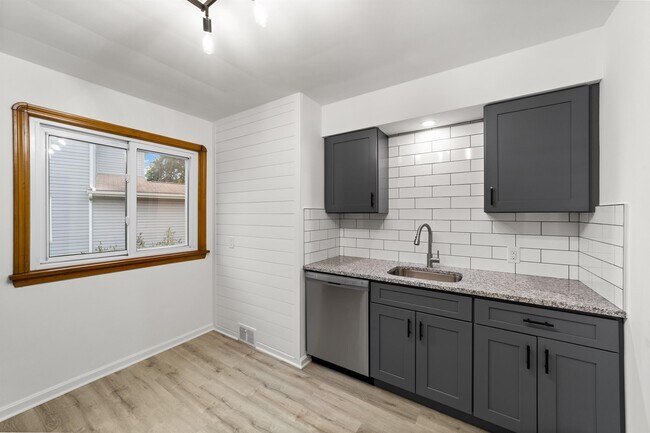 Building Photo - 11100 Thrush Ave