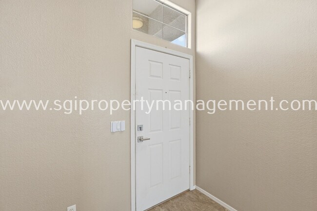 Foto del edificio - 13178 W Rimrock St