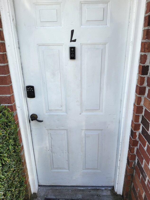 front door with keyless entry - 519 Parkdale Dr