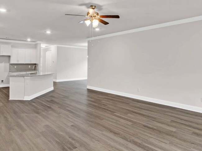 Foto del edificio - THREE CAR GARAGE in Resort Community
