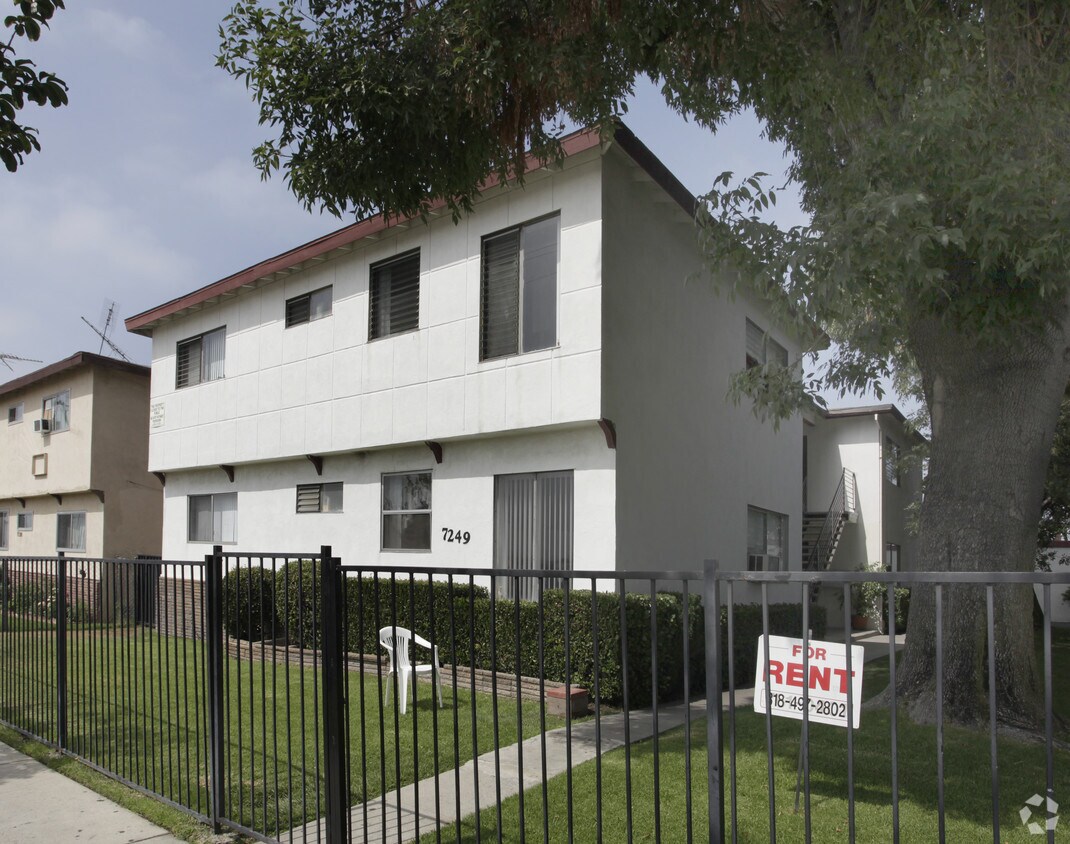 Foto del edificio - 7249 Bakman Ave