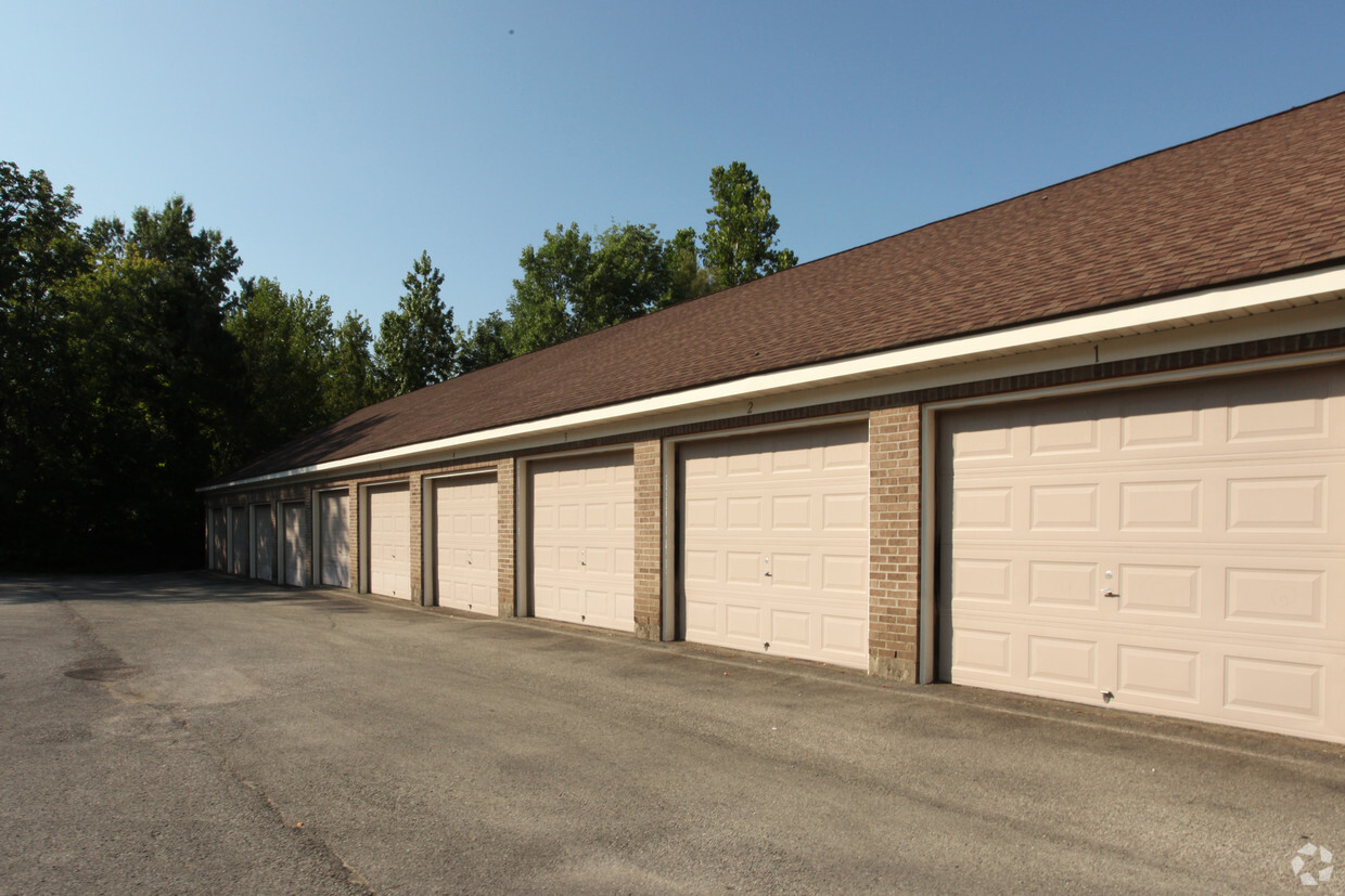 Parking Area - Lone Star Apartments