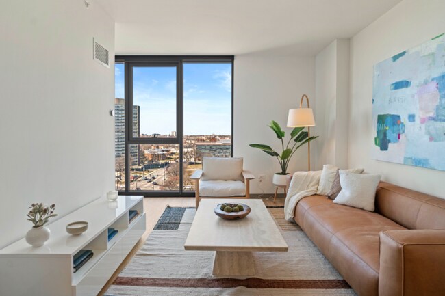 Photo - 533 S Damen Ave Apartment
