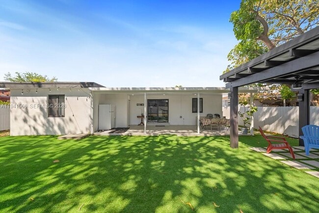 Foto del edificio - 445 SW 62nd Ct