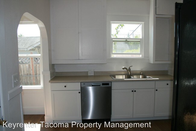 Building Photo - 3 br, 1 bath House - 6441 S Puget Sound Ave