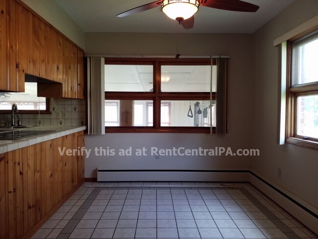 Building Photo - 534 W Areba Ave