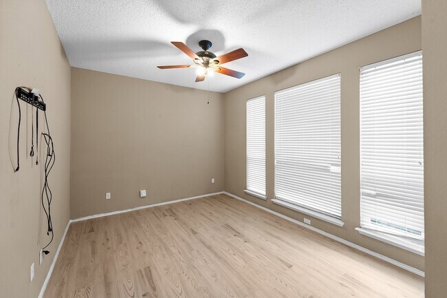 Foto del edificio - 1226 Rivercrest Dr