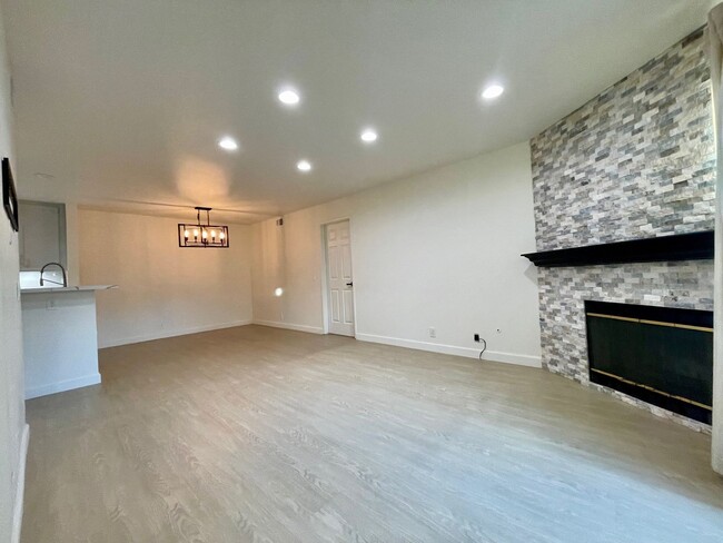 Building Photo - Gorgeously Remodeled 3 Bedroom 2 Bathroom ...