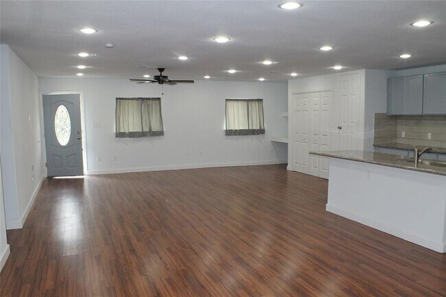Foto del edificio - 3718 Darlinghurst Dr