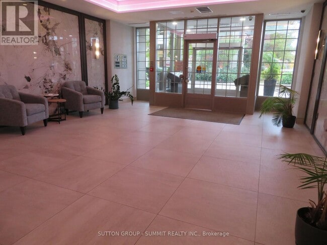 Building Photo - 2325 Central Park Dr