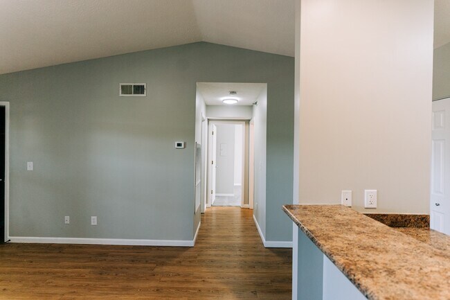 Foto del edificio - McCarty Place Apartments