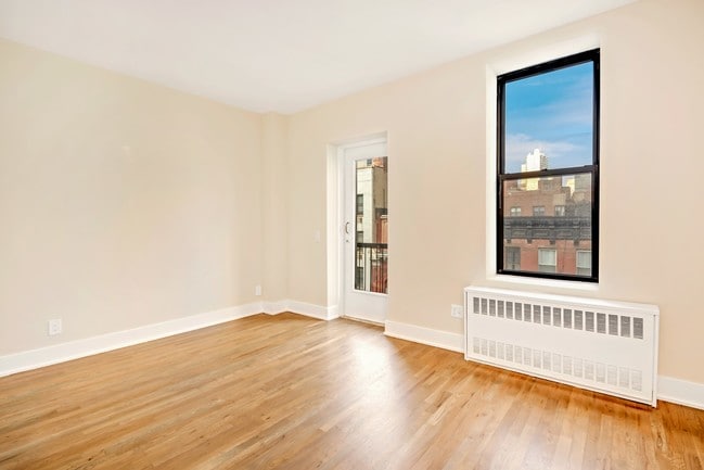 Building Photo - 230 E 25th St