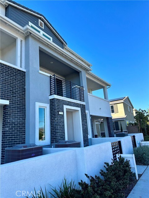 Building Photo - 221 N Vincent Ave