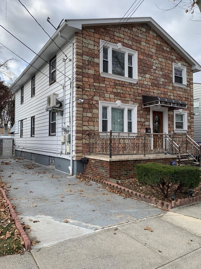 Building Photo - 150 Kell Ave