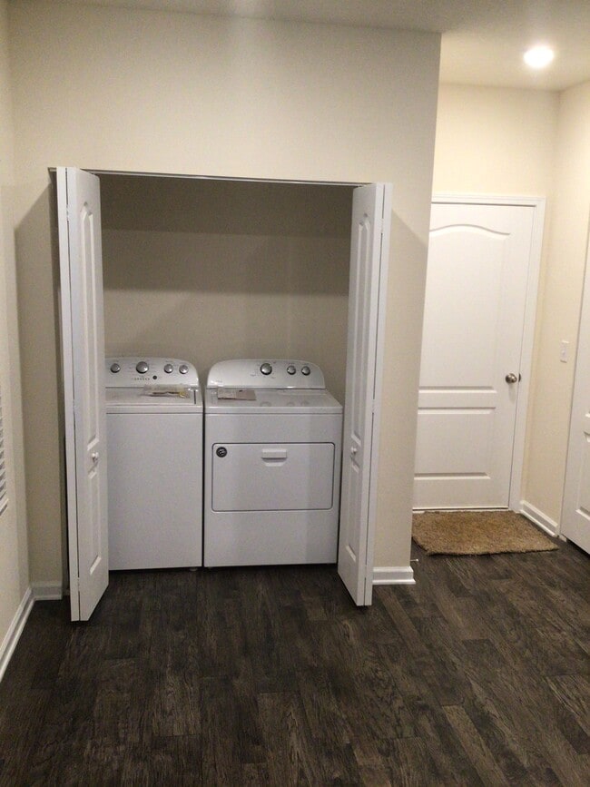 Building Photo - 253 Aralia Ln