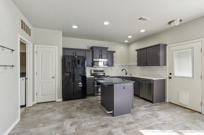 Foto del edificio - 5552 W 29th St