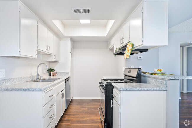 2HAB, 2BA - 1010 pies cuadrados - Cocina - Harris Place Apartments