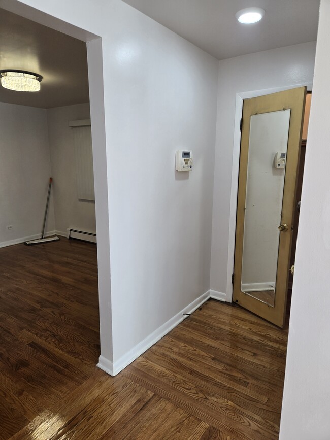 Entrance - 7529 N. Oakley Ave.