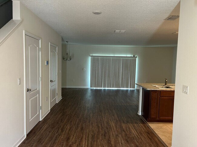 Foto del edificio - 1631 Primo Ct