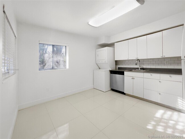 Foto del edificio - 1030 NE 80th St