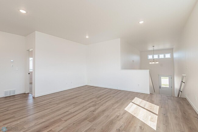 Foto del edificio - 4 bedroom 2 bathroom house